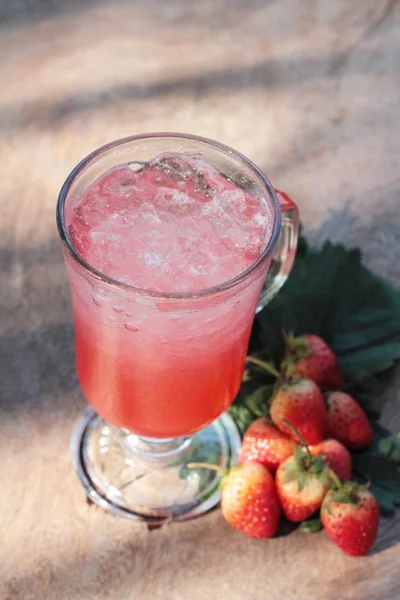 Strawberry italian soda and fresh strawberry delicious — Stock Photo, Image