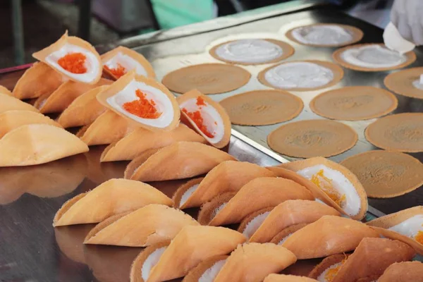 Krokante pannenkoek maken is heerlijk — Stockfoto