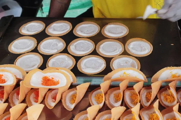 Hacer panqueque crujiente es delicioso —  Fotos de Stock