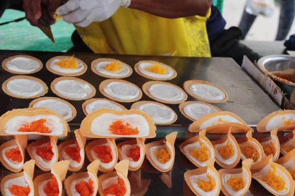 Hacer panqueque crujiente es delicioso —  Fotos de Stock