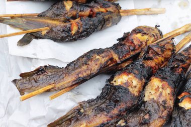 Yayın balığı ızgara içinde belgili tanımlık çarşı lezzetlidir