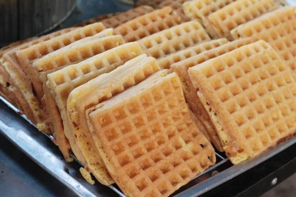 Dessert waffles are delicious in the market. — Stock Photo, Image