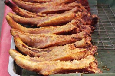 Gevrek domuz eti lezzetli pazarıdır.