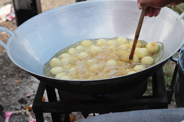 Gebakken zoete aardappelpuree maken is heerlijk. — Stockfoto