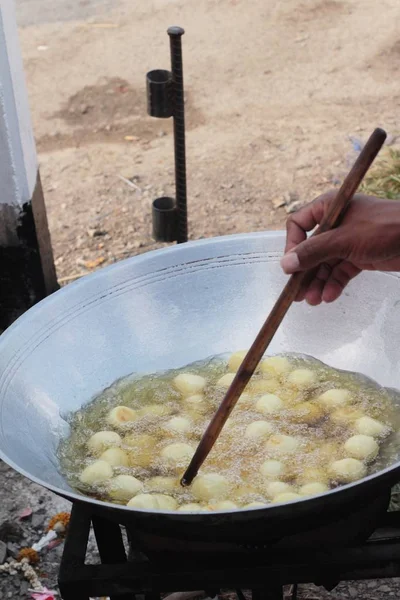 Lezzetli kızarmış tatlı patates püresi yapıyor. — Stok fotoğraf