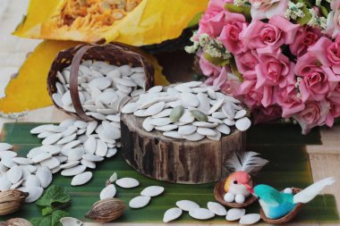 Kavrulmuş kabak çekirdeği sağlık için lezzetlidir