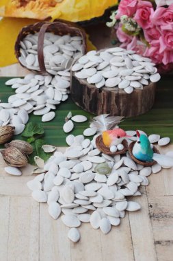 Kavrulmuş kabak çekirdeği sağlık için lezzetlidir