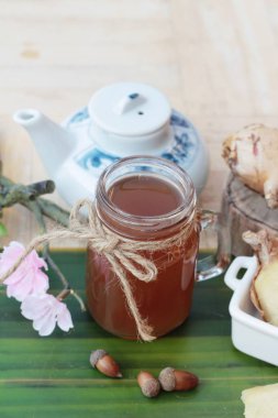 Zencefil çay taze zencefil ile lezzetli dilimlenmiş