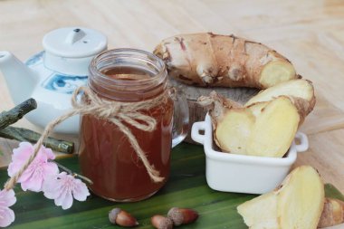 Zencefil çay taze zencefil ile lezzetli dilimlenmiş