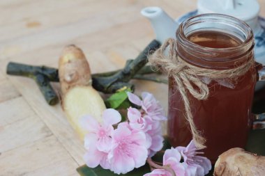 Zencefil çay taze zencefil ile lezzetli dilimlenmiş