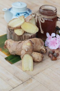 Zencefil çay taze zencefil ile lezzetli dilimlenmiş