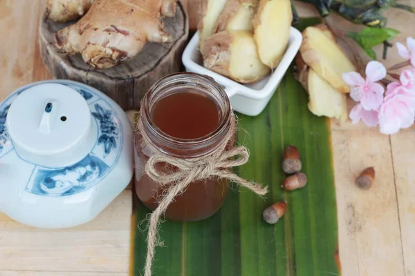 Ginger tea with fresh ginger sliced delicious — Stock Photo, Image