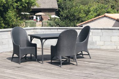 Bahçe vintage tarzı ahşap sandalye.