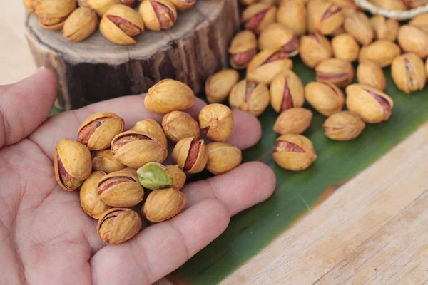 Pistachio nuts at salt baked is tasty — Stock Photo, Image