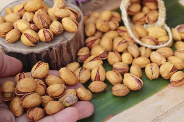 Pistachio nuts at salt baked is tasty — Stock Photo, Image