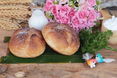 Kepekli ekmek süt ile lezzetlidir 