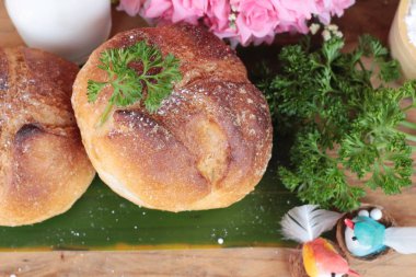 Kepekli ekmek süt ile lezzetlidir 