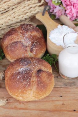 Kepekli ekmek süt ile lezzetlidir 