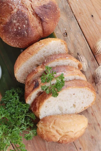 Whole wheat bread is delicious with milk — Stock Photo, Image