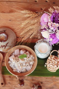 Darı ve taro ile Hindistan cevizi sütü, Tay tatlı