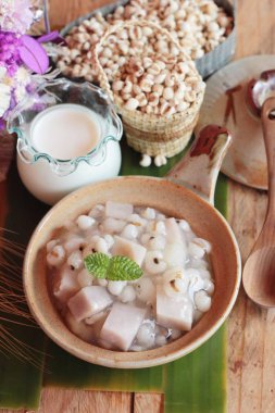 Darı ve taro ile Hindistan cevizi sütü, Tay tatlı