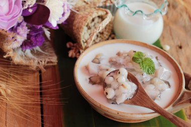 Darı ve taro ile Hindistan cevizi sütü, Tay tatlı