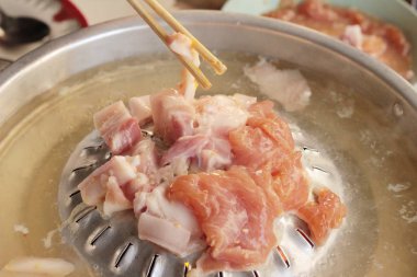 Sıcak kömürleri, Korece Barbekü stili domuz eti ızgara.