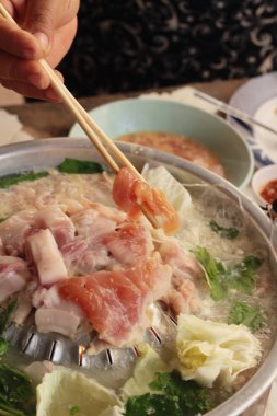 Sıcak kömürleri, Korece Barbekü stili domuz eti ızgara.