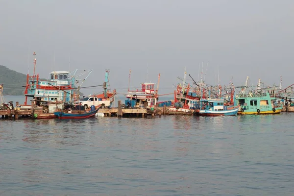 Barco de pescadores no mar — Fotografia de Stock