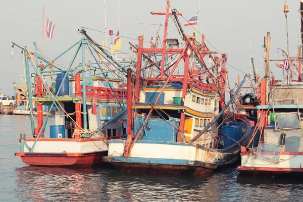 Barco de pescadores no mar — Fotografia de Stock