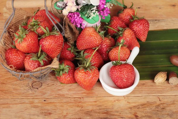 Fresh strawberries is delicious on wood background — Stock Photo, Image