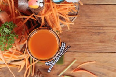 Taze havuç suyu cam lezzetlidir