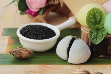 Siyah susam ile Daifuku Mochi Japon tatlı