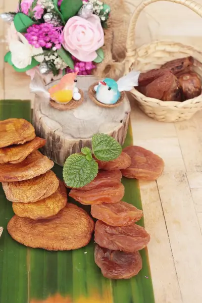 Albaricoques secos y mezclar frutas secas deliciosas — Foto de Stock