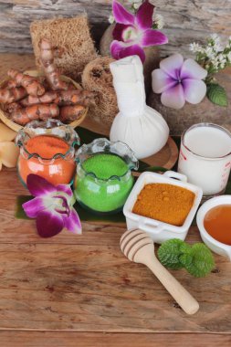 Tatlım, süt, tuz fırçalayın için zerdeçal tozu