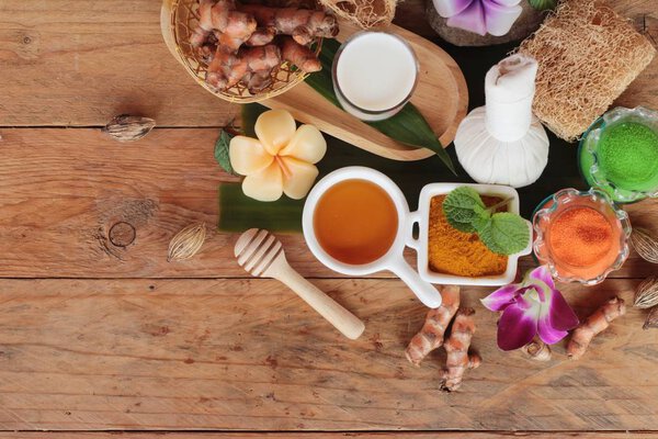 Куркума порошок с медом, молоком, соль для скраба
