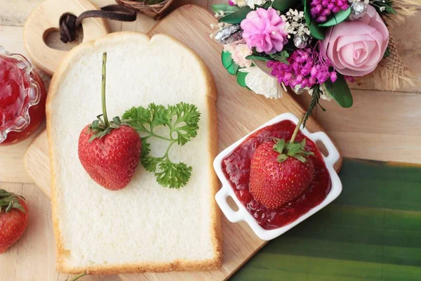 Strawberry jam with slice of bread delicious — Stock Photo, Image