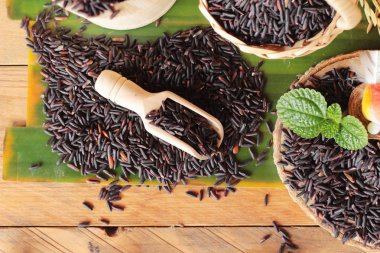 Siyah pirinç yasemin veya organik riceberry pirinç