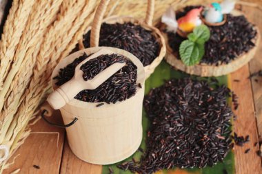 Siyah pirinç yasemin veya organik riceberry pirinç