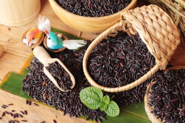 Siyah pirinç yasemin veya organik riceberry pirinç