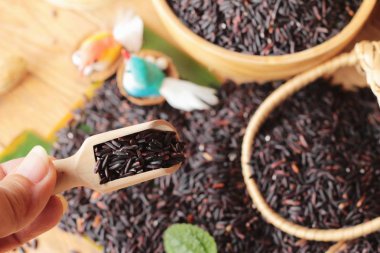 Siyah pirinç yasemin veya organik riceberry pirinç