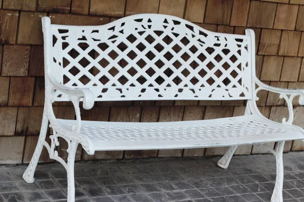 Chaises dans le jardin est de style vintage — Photo