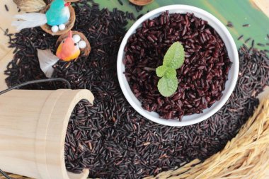 siyah pirinç ve ham organik riceberry pirinç pişirmek