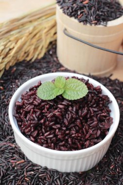 siyah pirinç ve ham organik riceberry pirinç pişirmek