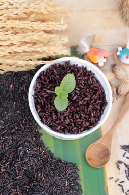 siyah pirinç ve ham organik riceberry pirinç pişirmek