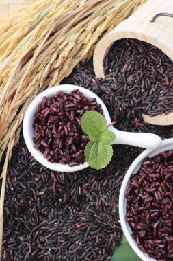 siyah pirinç ve ham organik riceberry pirinç pişirmek