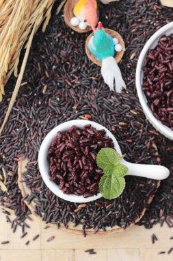 siyah pirinç ve ham organik riceberry pirinç pişirmek