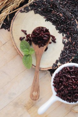 siyah pirinç ve ham organik riceberry pirinç pişirmek