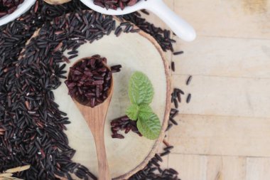 siyah pirinç ve ham organik riceberry pirinç pişirmek