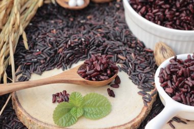 siyah pirinç ve ham organik riceberry pirinç pişirmek